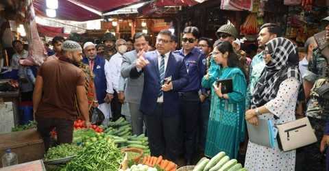 কুমিল্লা দ্রব্যমূল্য নিয়ন্ত্রণে জেলা প্রশাসকের বাজার তদারকি