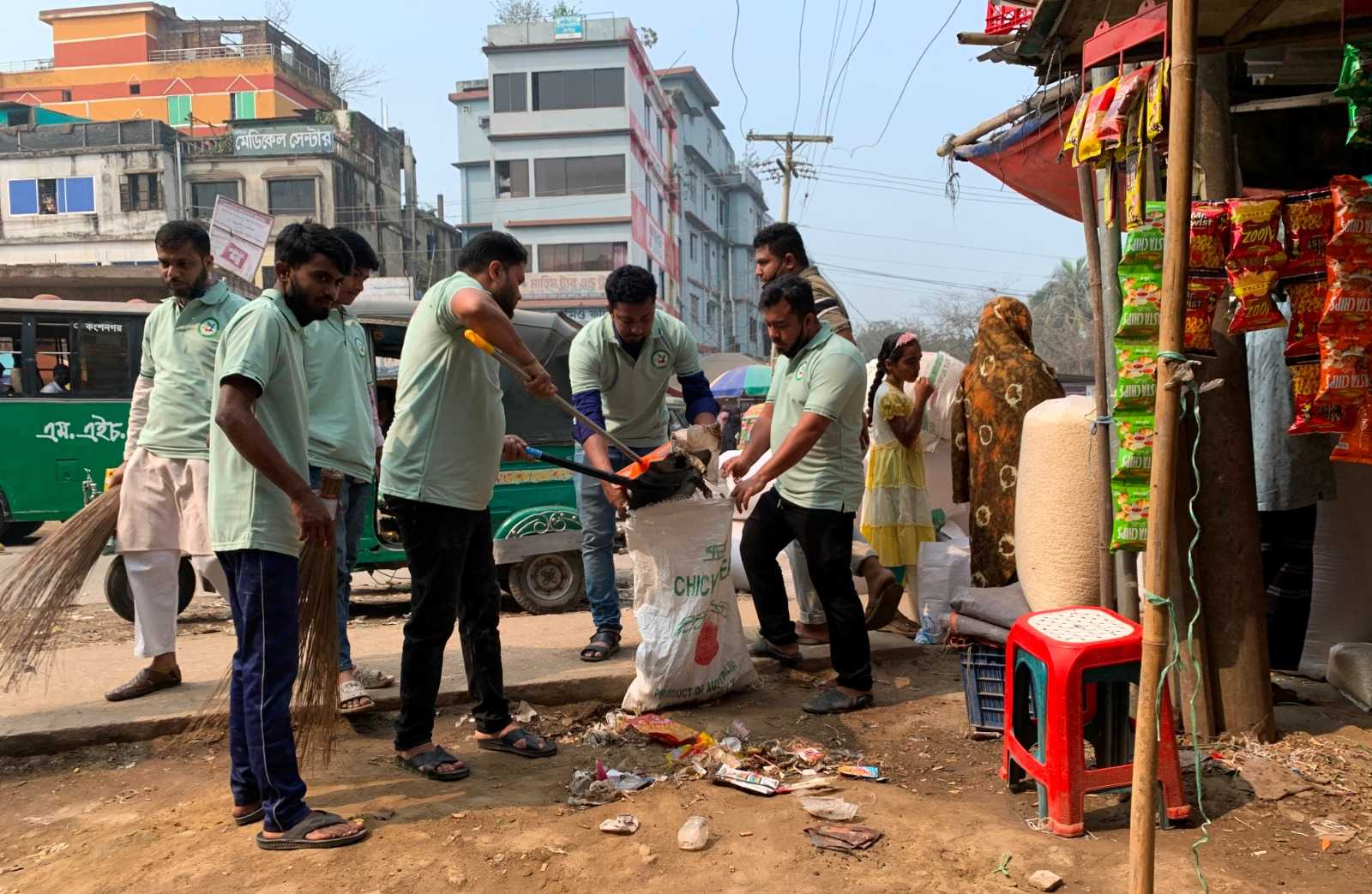 ‘দেবীদ্বার আদর্শ সমাজ কল্যান পরিষদ’র উদ্যোগে  ‘পরিচ্ছন্নতা অভিযান’
