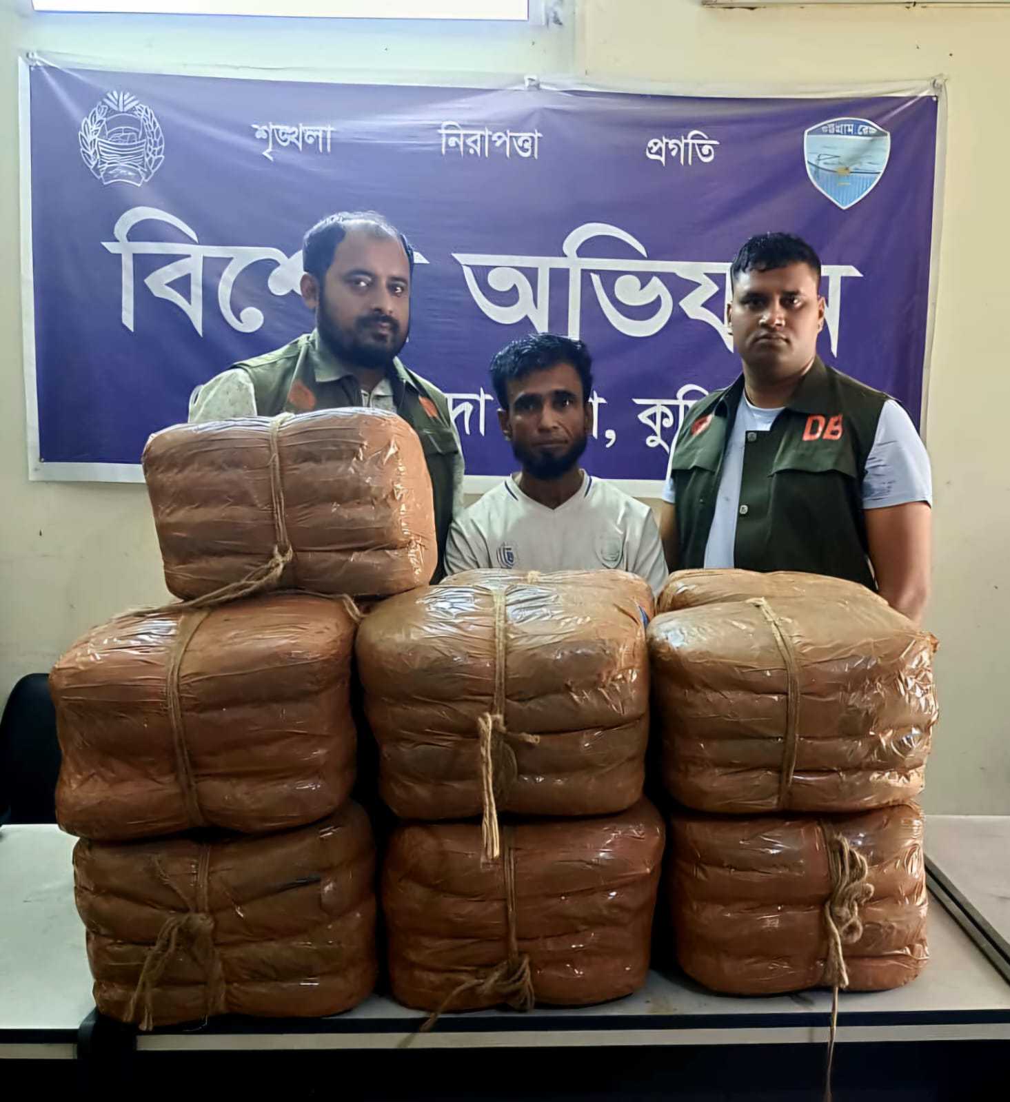 কুমিল্লা ডিবি পুলিশের পৃথক অভিযানে ৫২কেজি গাঁজা ও পিকআপ গাড়ীসহ ০১ জন আটক