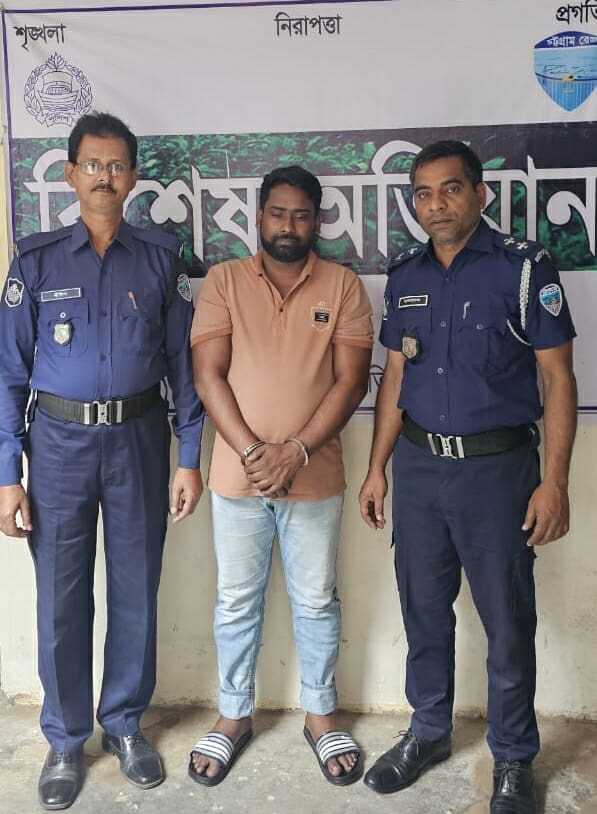 দেবীদ্বারে ৩ হত্যা মামলাসহ ৪ মামলায় অভিযুক্ত নিষিদ্ধ সংগঠন ছাত্রলীগ নেতা আল-আমিন গ্রেফতার