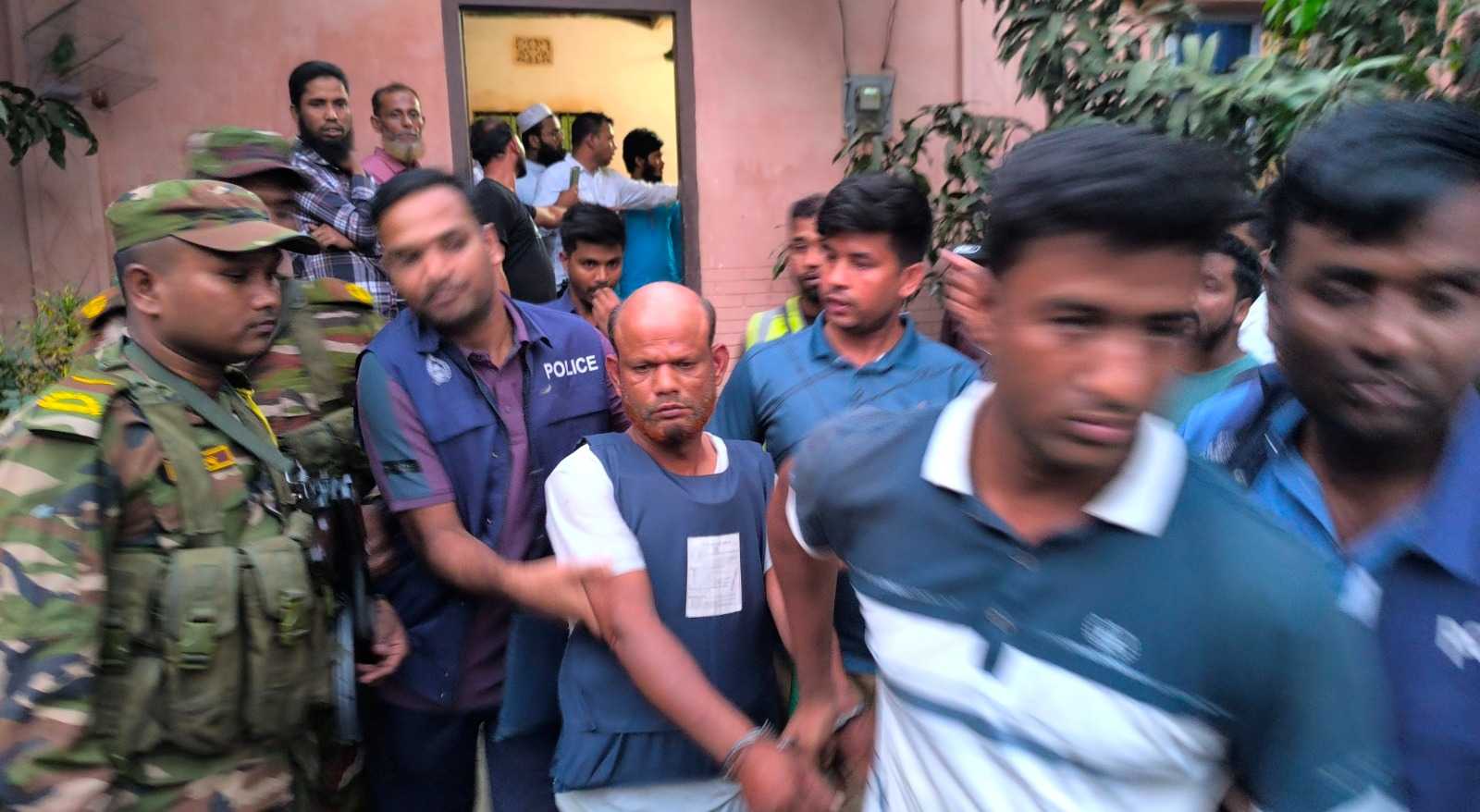 কুমিল্লায় শিশু কণ্যা ধর্ষনের দায়ে বাবা আটক!