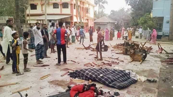 চৌদ্দগ্রামে সাবেক রেলমন্ত্রী মুজিবুল হকের বাড়িতে আগুন-ভাঙচুর!