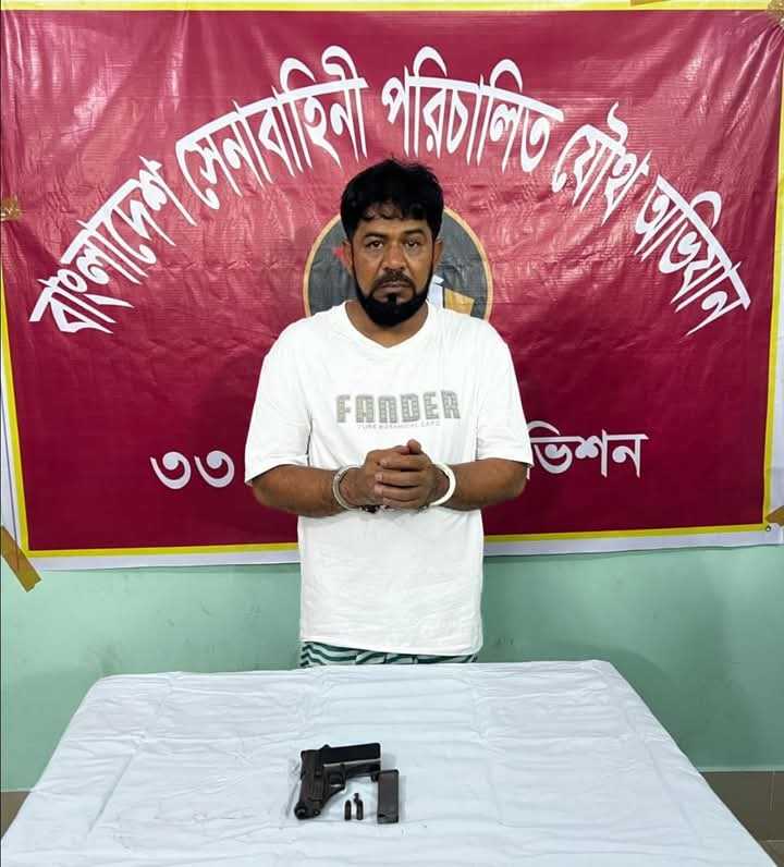 কুমিল্লায় যৌথ বাহিনী কর্তৃক অস্ত্রসহ সন্ত্রাসী আট