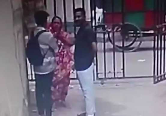 কুমিল্লা নগরীর দিনে দুপুরে নারীকে চেতনানাশক দিয়ে কানের দুল ছিনতাই!
