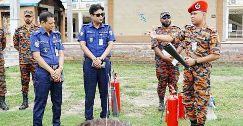 কুমিল্লায় পুলিশের অগ্নিনির্বাপণ মহড়া