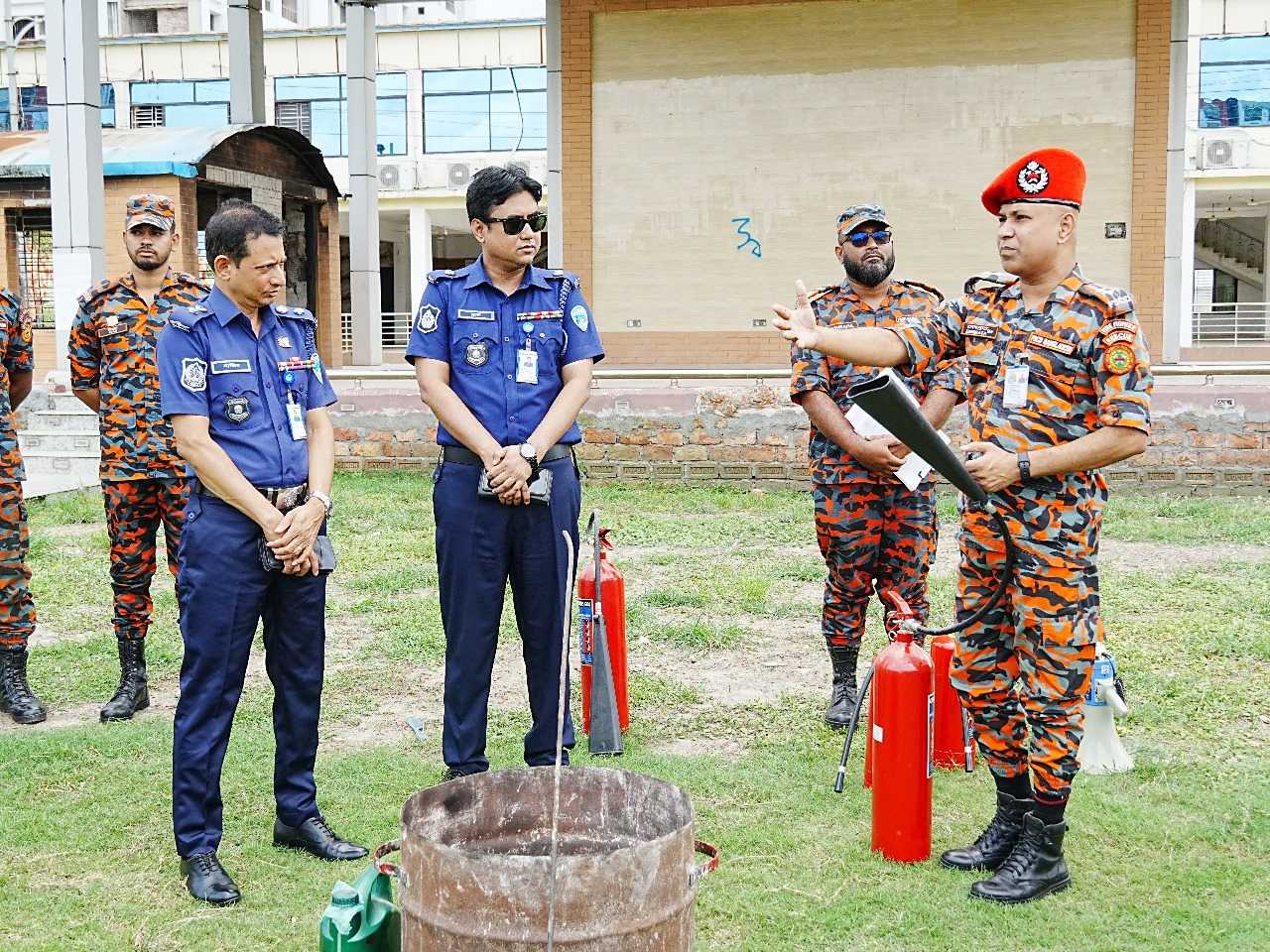 কুমিল্লায় পুলিশের অগ্নিনির্বাপণ মহড়া