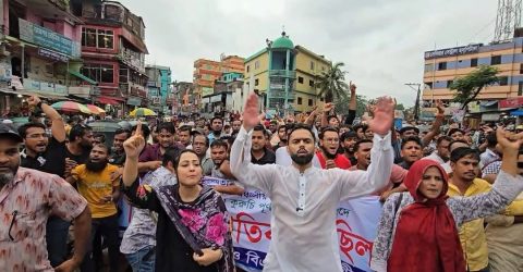 হাসনাত আব্দুল্লাহর সমর্থক ও বিএনপি নেতা রিজভিউলের সমর্থকদের বিক্ষোভ মিছিল সংঘাত ছাড়াই অনুষ্ঠিত