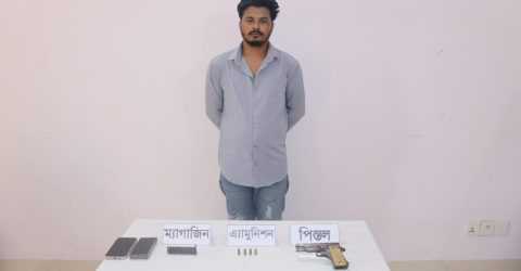 কুমিল্লায় সেনাবাহিনীর অভিযানে অস্ত্র ব্যবসায়ী আটক: ভারত থেকে অস্ত্র আমদানির চক্রের সন্ধান!