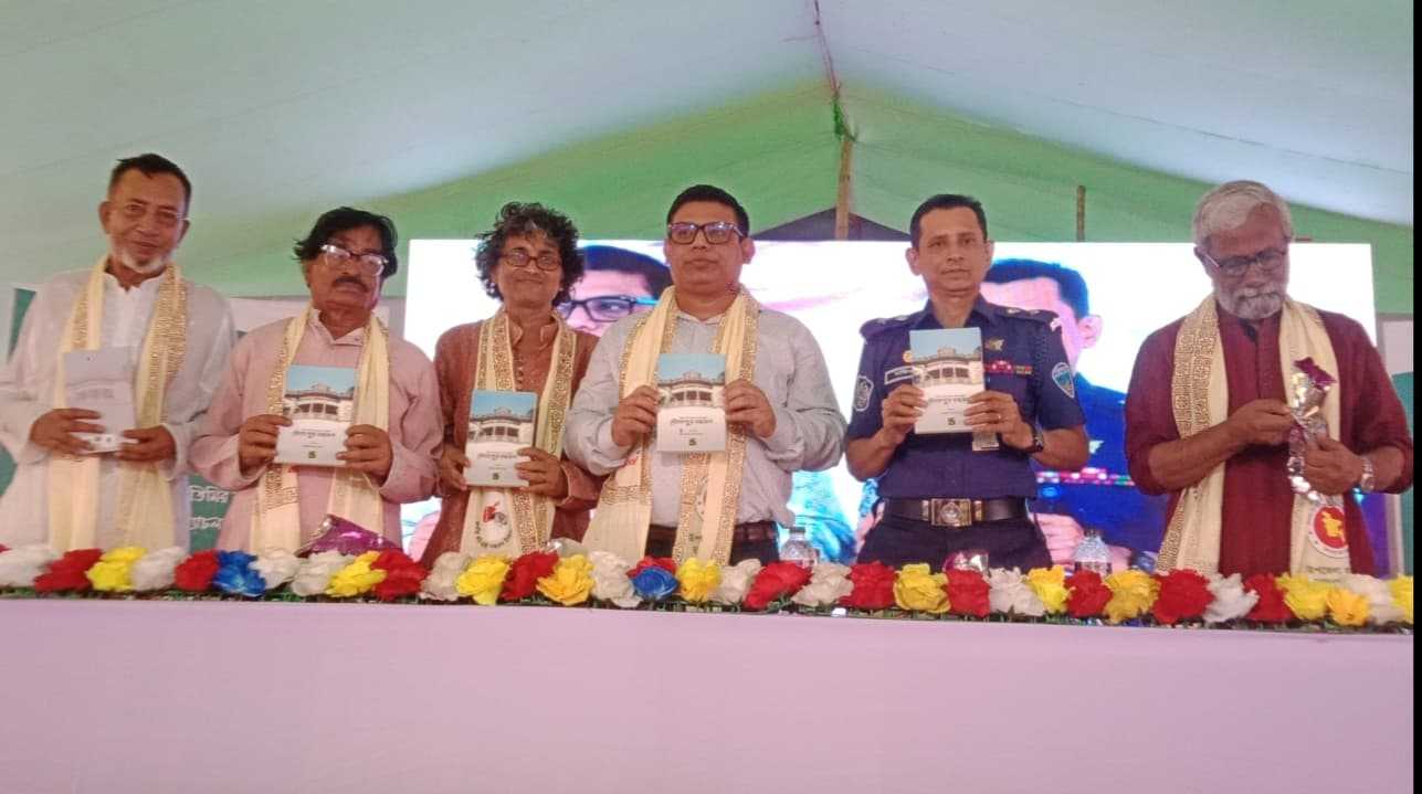 কুমিল্লায় জাতীয় কবি কাজী নজরুল ইসলামের ১২৬তম জন্মবার্ষিকীর ২য় দিনের জাতীয় অনুষ্ঠান।