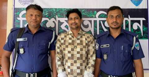দেবীদ্বারে বৈষম্য বিরোধী ছাত্র আন্দোলনঃ সাব্বির হত্যা মামলার আসামী নিষিদ্ধ সংগঠন ছাত্রলীগ নেতা হোসাইন গ্রেফতার
