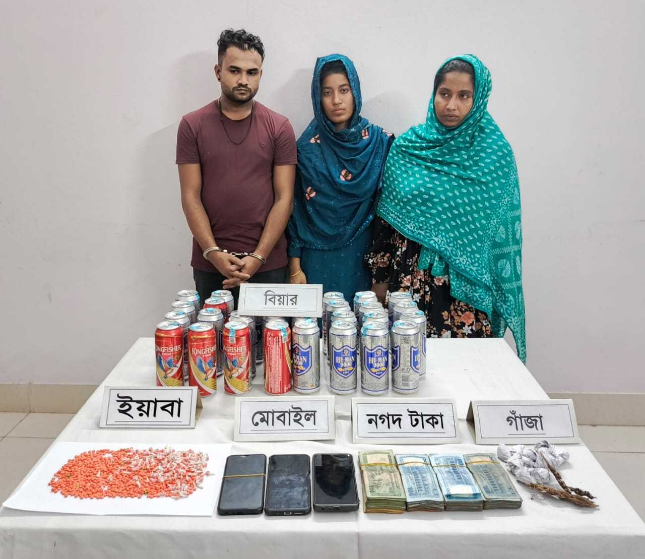 কোটবাড়িতে সেনাবাহিনীর বিশেষ অভিযানে মাদকসহ ৩ জন গ্রেফতার।