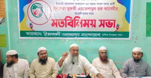 চান্দিনা কর্মরত সাংবাদিকদের সাথে মুফতি এহতেশামুল কাসেমীর মতবিনিময়