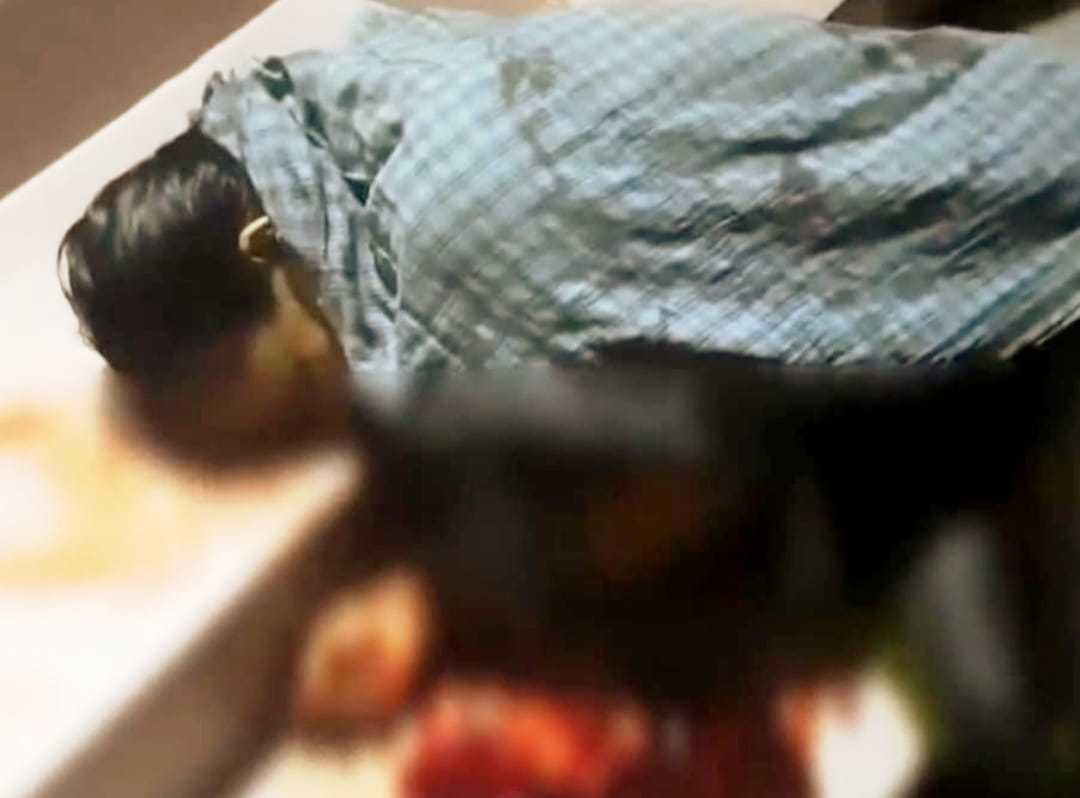 চৌদ্দগ্রামে এক নারীকে গলা কেটে হত্যাচেষ্টা,রং মিস্ত্রি আট