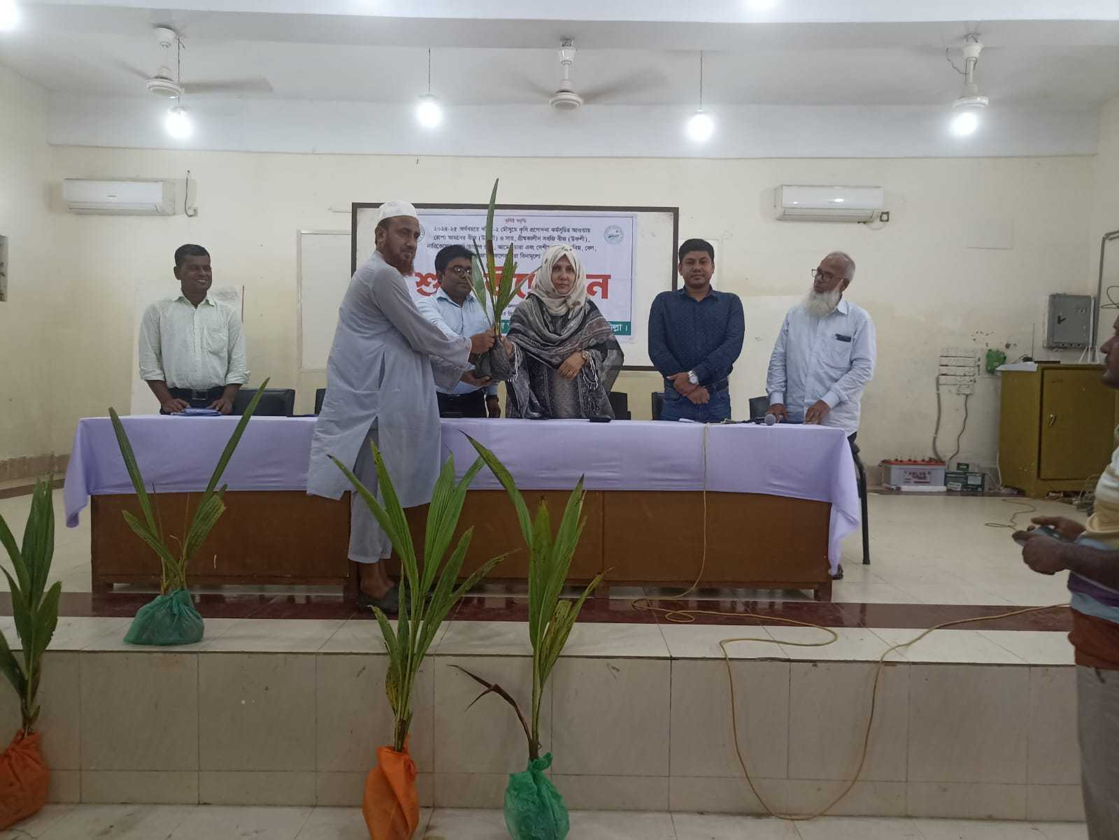 ‎ব্রাহ্মণপাড়ায় বিভিন্ন শিক্ষা প্রতিষ্ঠান ও কৃষকদের মাঝে গাছের চারা বিতরণ