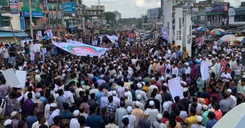 কুমিল্লা-সিলেট আঞ্চলিক মহাসড়ক ২ ঘন্টা অবরোধ করে; দেবীদ্বারে বিএনপির রেজভী গ্রুপের বিক্ষোভ