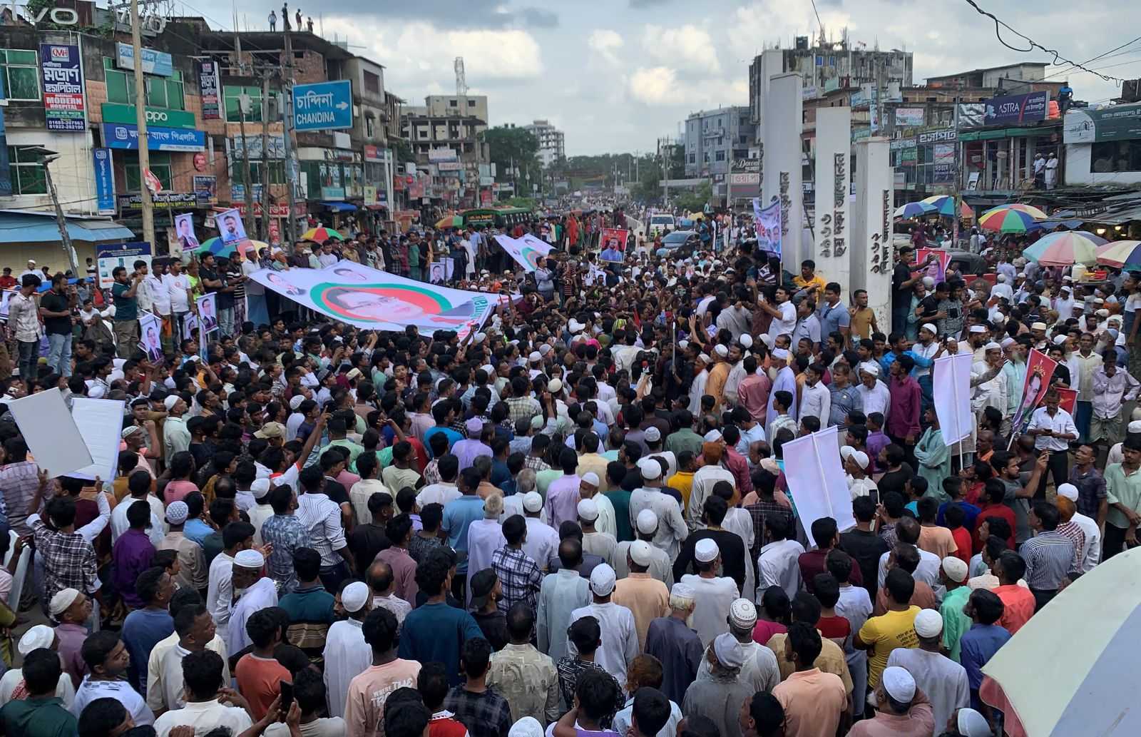 কুমিল্লা-সিলেট আঞ্চলিক মহাসড়ক ২ ঘন্টা অবরোধ করে; দেবীদ্বারে বিএনপির রেজভী গ্রুপের বিক্ষোভ